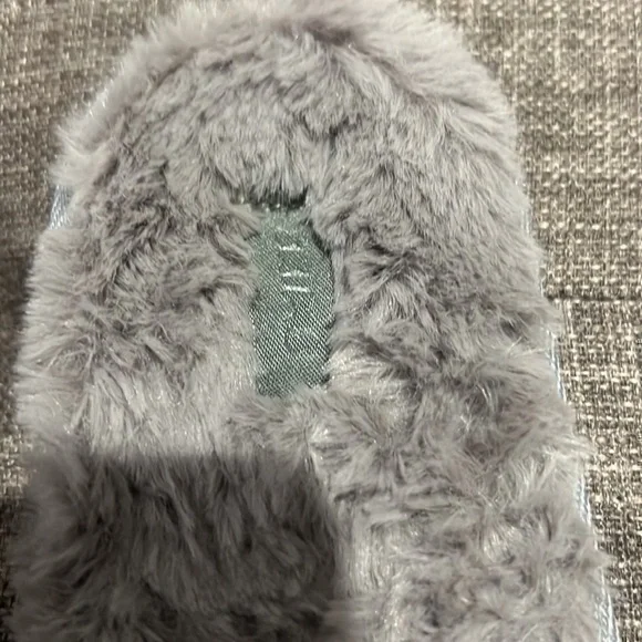 Skims Plushfuzzy Slippers - Picture 6 of 8